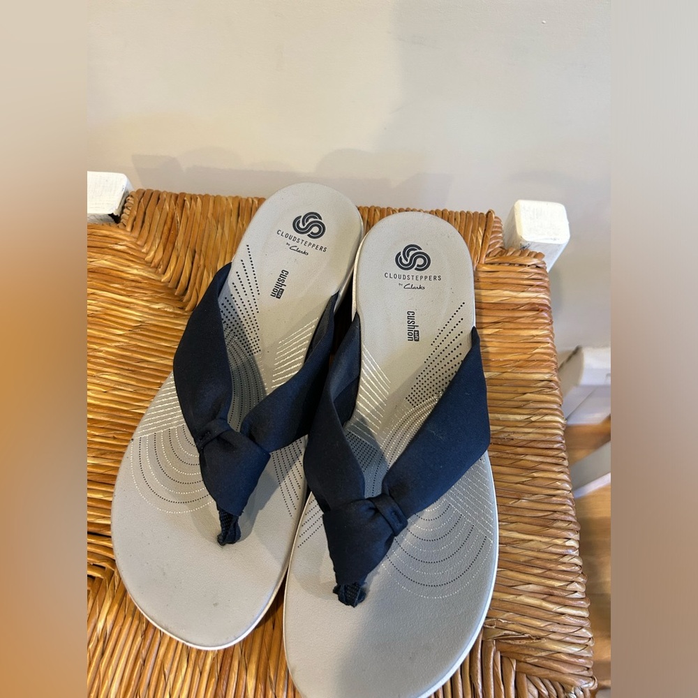 Clarks Arla Gliston Cloudsteppers soft cushion flip flops